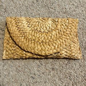 Straw clutch